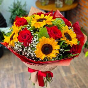 Buque de 6 rosas e 6 girassóis